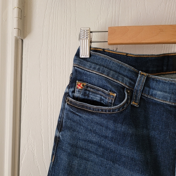 Hudson Amelia Cuffed Knee Shorts - Picture 9 of 11